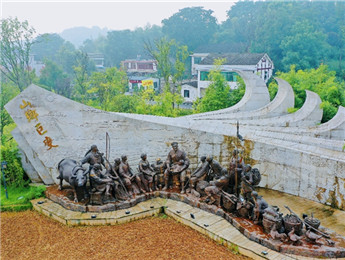 文學(xué)里的村莊③丨文韻悠悠，清溪奔涌