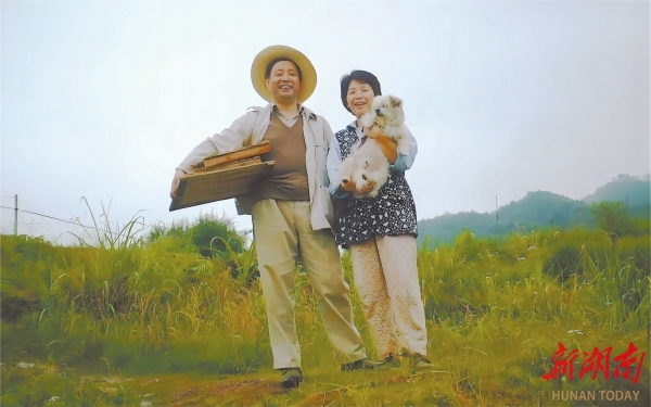 韓少功夫婦帶著一只叫“三毛”的狗來了八景。資料照片