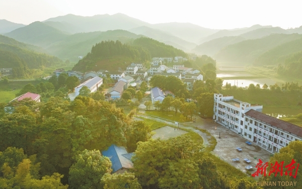 山清水秀的汨羅市三江鎮(zhèn)八景村。本版照片除資料照片外均為湖南日報全媒體記者 李健 攝