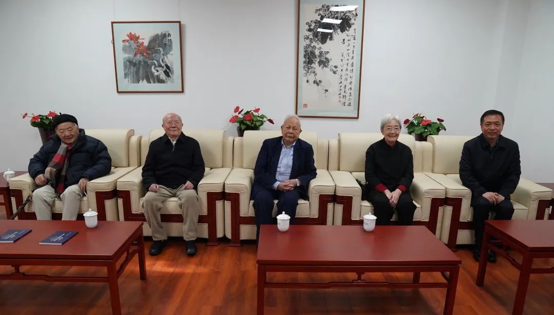 左起：錢理群、嚴(yán)家炎、謝冕、盧曉蓉、張宏森