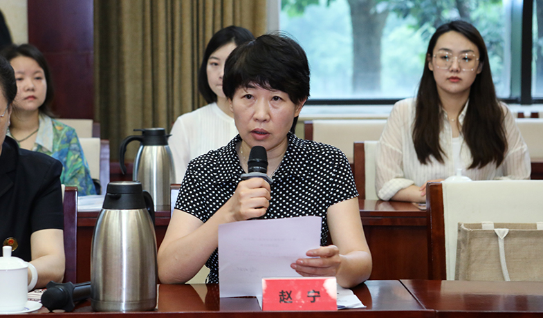 8月11日，總計(jì)票人向評(píng)委會(huì)報(bào)告選票情況