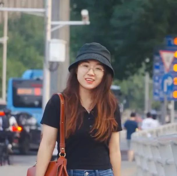 王秋實，中國作協(xié)網(wǎng)絡(luò)文學(xué)中心研究處干部。畢業(yè)于北京師范大學(xué)文學(xué)院、萊頓大學(xué)比較文學(xué)與文學(xué)理論專業(yè)，曾在游戲研發(fā)行業(yè)任七年世界觀、劇情及關(guān)卡設(shè)計師，多年游戲玩家。目前研究方向為網(wǎng)絡(luò)文學(xué)產(chǎn)業(yè)、網(wǎng)絡(luò)文學(xué)與游戲文化等。