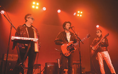 　　五條人樂隊正在表演。 　　新華社記者 李 睿攝