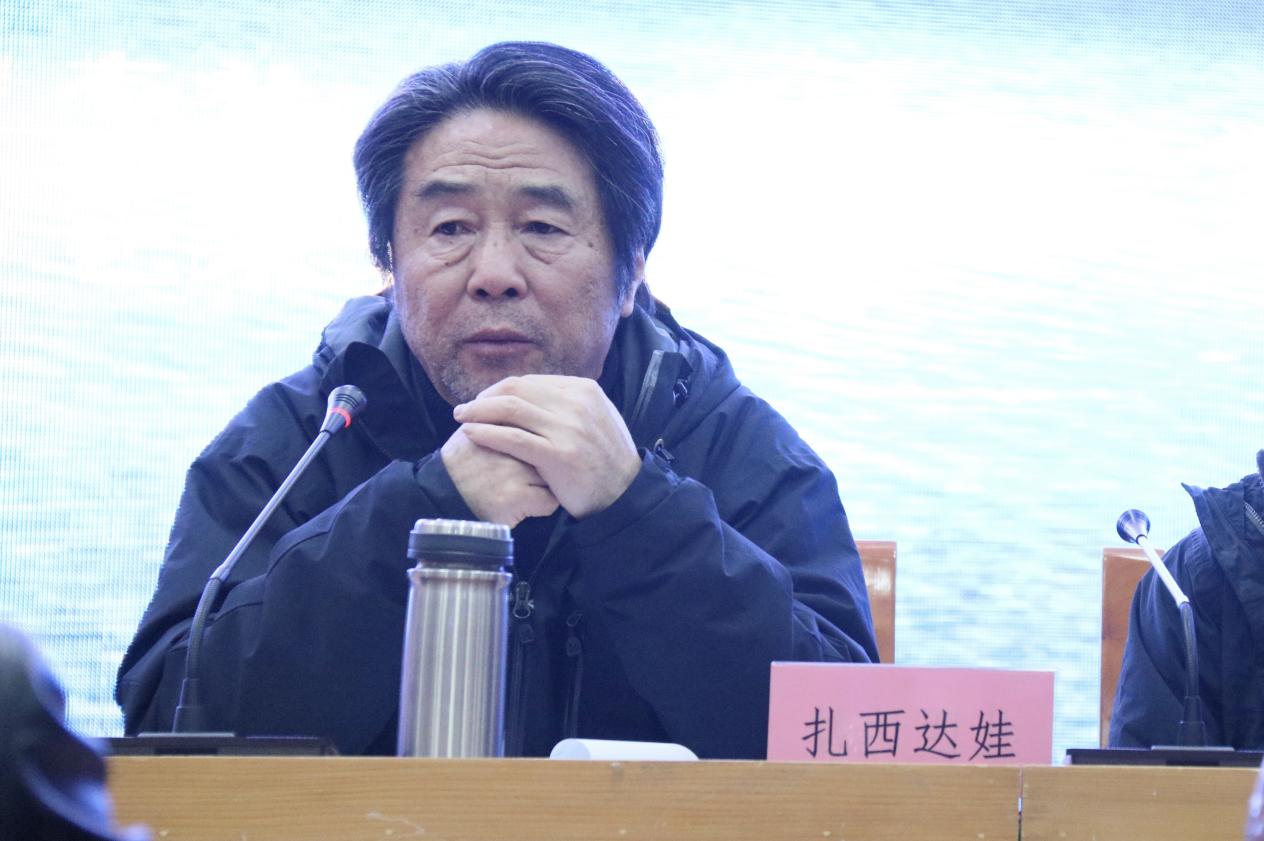 西藏自治區(qū)政協(xié)副主席、文聯(lián)主席扎西達(dá)娃在開班儀式講話