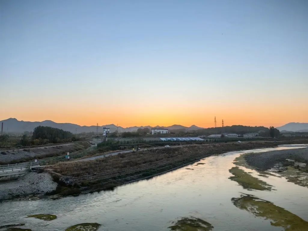 原創(chuàng)頻道工作會議舉辦間隙，我們來到易水邊