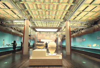 “璀璨波斯——伊朗文物精華展”現(xiàn)場。 　　杜建坡攝