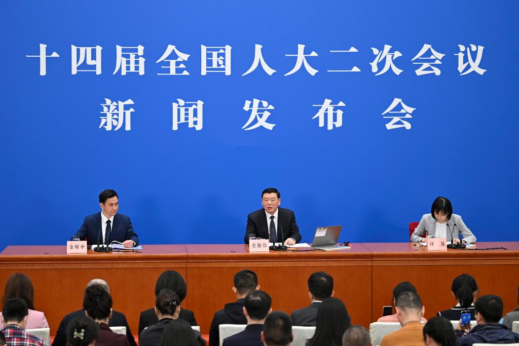 3月4日，十四屆全國人大二次會(huì)議在北京人民大會(huì)堂舉行新聞發(fā)布會(huì)。大會(huì)發(fā)言人婁勤儉就大會(huì)議程和人大工作相關(guān)問題回答中外記者的提問。 新華社記者 牟宇 攝