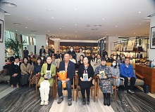 陳河最新長(zhǎng)篇小說(shuō)《誤入孤城》分享會(huì)舉行分享會(huì)上，陳河、北京師范大學(xué)文學(xué)院教授張莉、作家喬葉、評(píng)論家季亞婭帶領(lǐng)讀者走進(jìn)這座雜糅了粗糲與柔情的文學(xué)之城。[詳細(xì)]