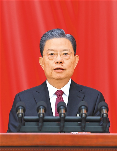 3月8日，十四屆全國(guó)人大二次會(huì)議在北京人民大會(huì)堂舉行第二次全體會(huì)議。受全國(guó)人大常委會(huì)委托，趙樂(lè)際委員長(zhǎng)向大會(huì)報(bào)告全國(guó)人大常委會(huì)工作。 　　新華社記者 王 曄攝