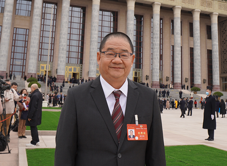 全國政協(xié)文化文史和學習委員會副主任、澳門文化界聯(lián)合總會會長吳志良委員