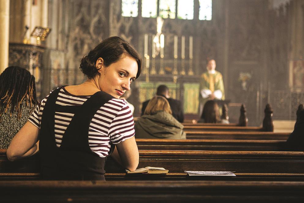 英劇《倫敦生活》以其獨(dú)特的敘事風(fēng)格和對第四堵墻的打破而著稱。在劇中，女主角經(jīng)常直接對鏡頭（即觀眾）發(fā)表評論，這種手法打破了傳統(tǒng)戲劇和電視劇中演員與觀眾之間的隱形界限，創(chuàng)造了一種親密且直接的交流方式。而“第四堵墻”即狄德羅首創(chuàng)的概念。