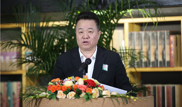 中國作協(xié)黨組成員、副主席、書記處書記邱華棟主持交流活動(dòng)