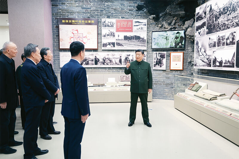 2024年2月1日至2日，中共中央總書記、國家主席、中央軍委主席習(xí)近平來到天津，看望慰問基層干部群眾。這是2日上午，習(xí)近平在平津戰(zhàn)役紀念館考察。 新華社記者 鞠鵬/攝