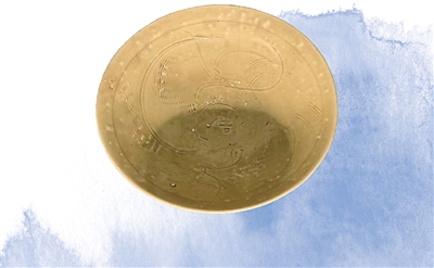 南宋青釉刻花“吉”字碗。 中國(guó)國(guó)家版本館中央總館供圖