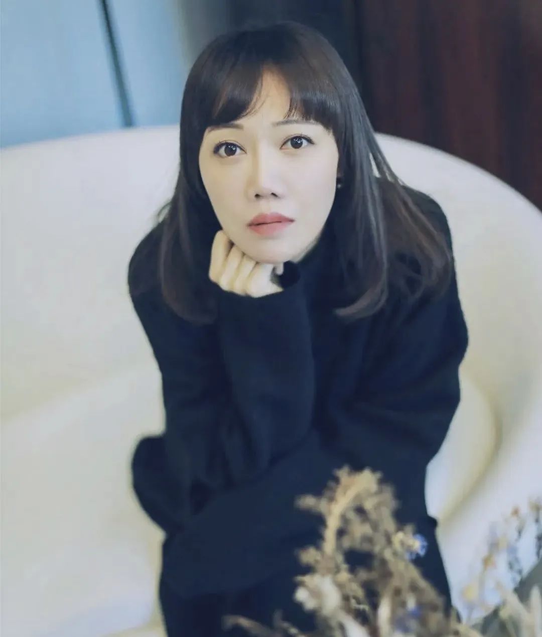 張悅?cè)唬鹤骷?，著有長篇小說《繭》《誓鳥》等，短篇小說集《我循著火光而來》《十愛》等，文學(xué)評論集《頓悟的時(shí)刻》。作品被翻譯成英、法、西、意、荷、俄等十多種文字，入圍“奧康納短篇小說獎(jiǎng)”、俄羅斯“亞斯納亞·波利亞納”文學(xué)獎(jiǎng)等國際文學(xué)獎(jiǎng)項(xiàng)。