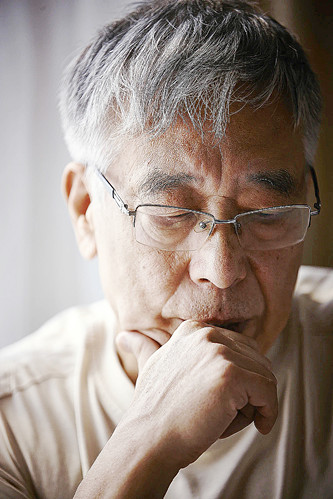 王晉康，科幻作家、高級(jí)工程師。代表作有長(zhǎng)篇小說(shuō)《類(lèi)人》《蟻生》，短篇小說(shuō)集《替天行道》《生命之歌》《豹》等。代表作《水星播種》入圍2024年雨果獎(jiǎng)最佳長(zhǎng)中篇小說(shuō)。