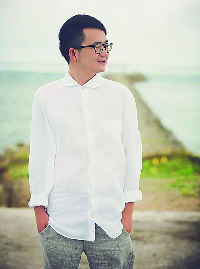 烽火戲諸侯 中國作協(xié)會員，浙江省網(wǎng)絡(luò)作協(xié)副主席，杭州市網(wǎng)絡(luò)作協(xié)主席。主要代表作有《雪中悍刀行》《劍來》等。