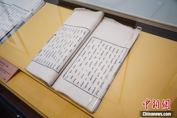 《大清高宗純皇帝圣訓(xùn)》(滿文版)。徐峻杰 攝