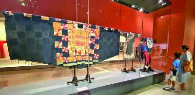 彝族龍婆衣 本報(bào)記者 田呢?cái)z/光明圖片