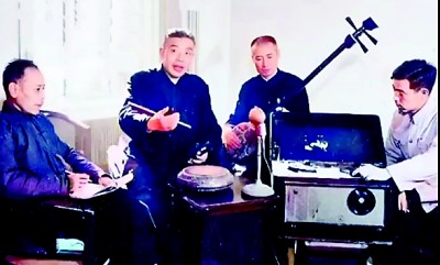 霍樹棠在錄制東北大鼓。圖片由作者提供