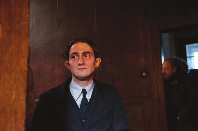  青年演員伊丹·魏斯在著名導(dǎo)演阿格涅什卡·霍蘭的新片《弗朗茨》中扮演主人公卡夫卡。米哈爾·烏雷什攝影，馬琳制片公司圖片