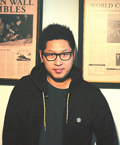 林東林，武漢文學(xué)院首屆簽約專業(yè)作家，著有《火腿》《出門》《燈光球場》《迎面而來》《三餐四季》《跟著詩人回家》等各類作品多部