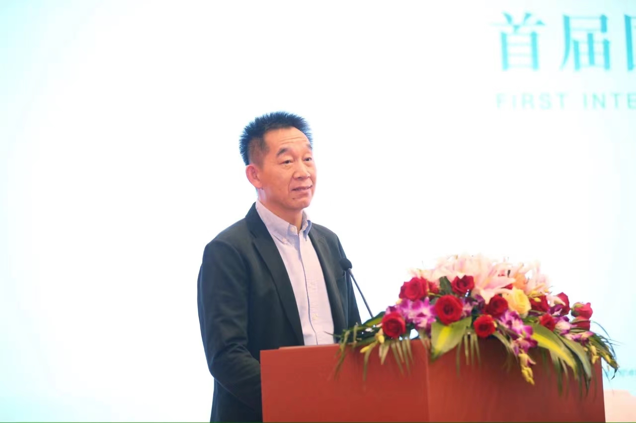 中國(guó)作協(xié)黨組成員、書記處書記、《人民文學(xué)》主編施戰(zhàn)軍致辭