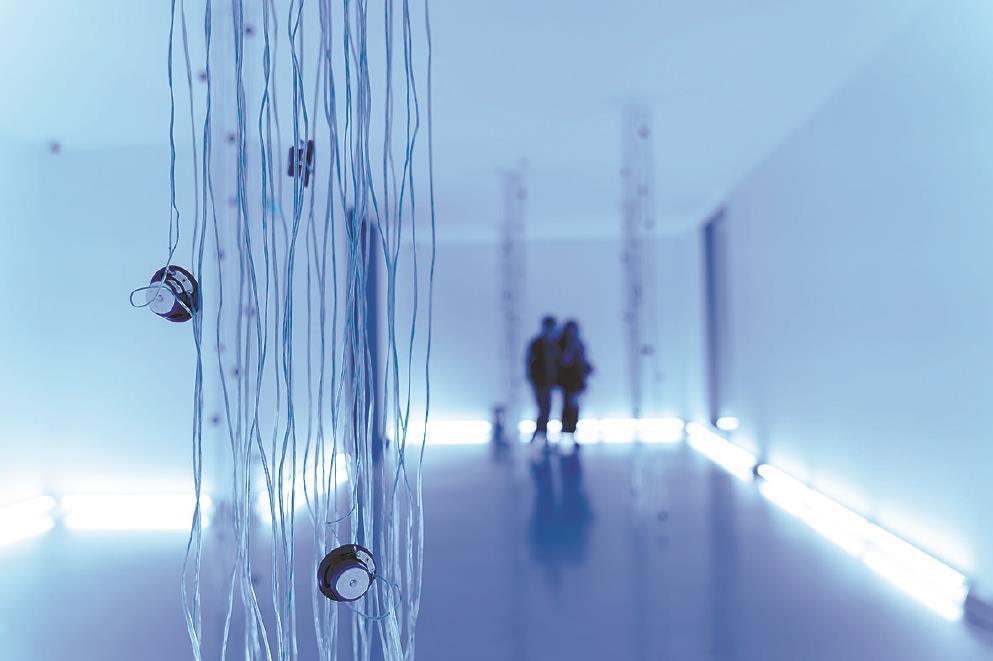 法國藝術家伊曼紐爾·拉加里格的作品《清醒夢境》邀請觀眾參與多聲道秘境，挑戰(zhàn)和激活他們的感知