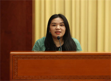 袁子彈：尋找自己的聲音　　感覺近年來我的創(chuàng)作，似乎就是在這樣空茫的喧嘩與騷動(dòng)中，試圖尋到些微的意義，找到屬于自己的聲音……[詳細(xì)]