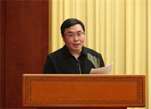 蔡崇達(dá)：我們?yōu)槭裁瓷幌?#13;　　每個(gè)寫作者都是這塊母土在不同角落滋養(yǎng)出的不同農(nóng)作物。我們扎根在土地的不同位置……[詳細(xì)]