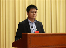 楊輝：以文學(xué)批評參與當(dāng)代文化創(chuàng)造　　十余年有一個(gè)問題始終縈繞于懷，那就是如何做出屬于我們這一代人的學(xué)問……[詳細(xì)]