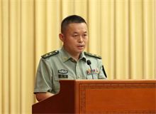 王昆：作家的青春捍衛(wèi)什么　　40天前的這個(gè)時(shí)刻，我正在西部邊境一個(gè)海拔5000米的前沿哨所，陪我前往邊境埡口的是一個(gè)年輕士兵……[詳細(xì)]