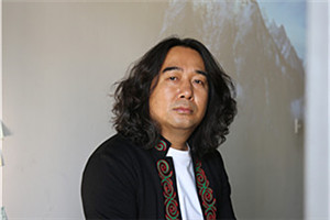 中短篇小說獎：《十尋》  作者：包倬（彝族）         獲獎感言在過去的四十三年，我有二十一年在寫作。文章千古事，得失寸心知。寫作是一個人以心去度量世道人心，是一個人的踽踽獨行。而獲獎，則是在漫長旅途中的溫暖擁抱，它告訴我，文學無垠，吾道不孤。感謝文學。