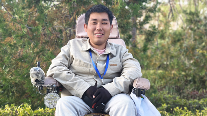 柳客行，本名馬駿，回族，1995年生。固原市作家協(xié)會副秘書長。2023年入選固原市“最美文學(xué)人”。