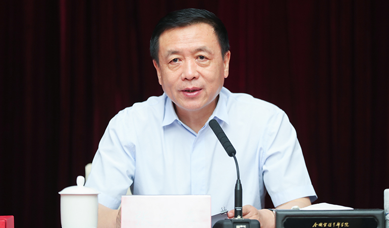 7月31日，評獎委員會名譽主任張宏森在評獎委員會第五次全體上講話