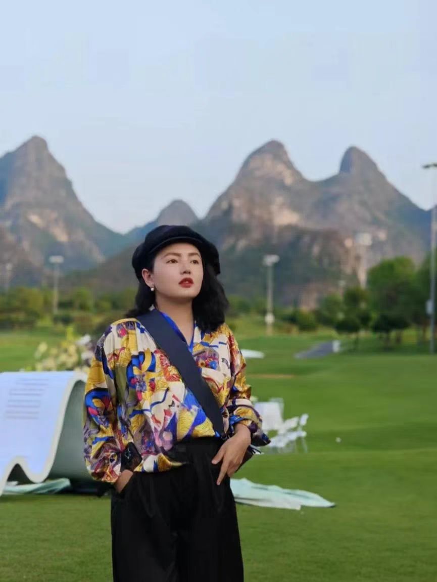 羅嫕 ，廣西廣播電視臺(tái)綜藝旅游頻道副總監(jiān)、《2024中國(guó)文學(xué)盛典·駿馬獎(jiǎng)之夜》執(zhí)行導(dǎo)演。