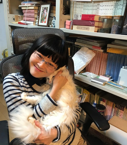 蘇枕書，江蘇南通人，熱愛植物與自然。