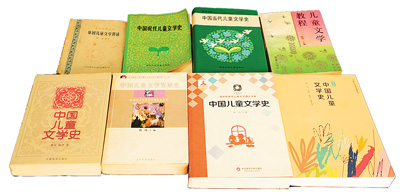 蔣風(fēng)編著的部分作品。 ?。ū疚呐鋱D由作者提供)