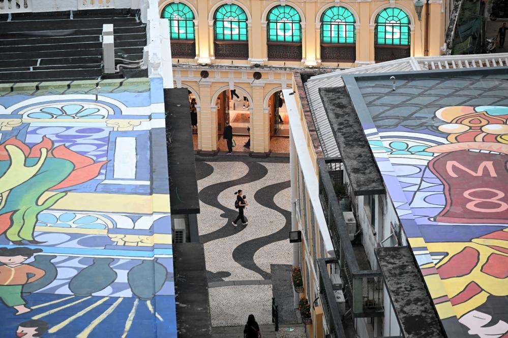 這是透過(guò)M8澳門(mén)八號(hào)商業(yè)都市更新項(xiàng)目玻璃拍攝的周邊街景（11月15日攝）。新華社記者 金良快 攝