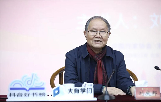 “船的勁兒是在帆上，人的勁兒是在心上”——“魯院大講堂”活動側(cè)記