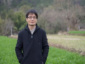 獨家訪談 | 東君：向內(nèi)走，觸及他們的記憶與欲望