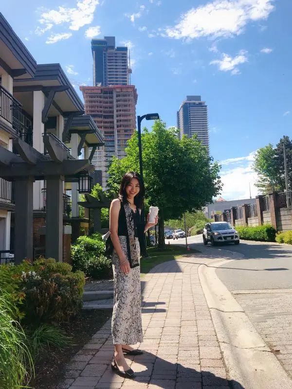 蔣在，小說見于《人民文學》《十月》《當代》《鐘山》等。出版小說《街區(qū)那頭》《飛往溫哥華》。詩集《又一個春天》。曾獲“山花文學雙年獎”新人獎，鐘山之星文學獎，西湖新銳文學獎等。牛津大學羅德學者提名。北京老舍文學院合同制作家。首師大外國語言學及應用語言學在讀博士。