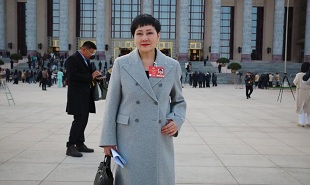 全國政協(xié)委員、中國文藝志愿者協(xié)會副主席、國家話劇院一級演員張凱麗