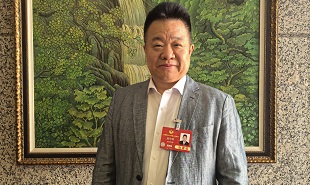 全國政協(xié)常委，中國作協(xié)副主席邱華棟