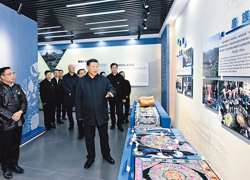 2025年3月17日至18日，中共中央總書(shū)記、國(guó)家主席、中央軍委主席習(xí)近平在貴州考察。這是17日下午，習(xí)近平在黔東南州黎平縣肇興侗寨侗族文化展示中心考察。 新華社記者 謝環(huán)馳/攝