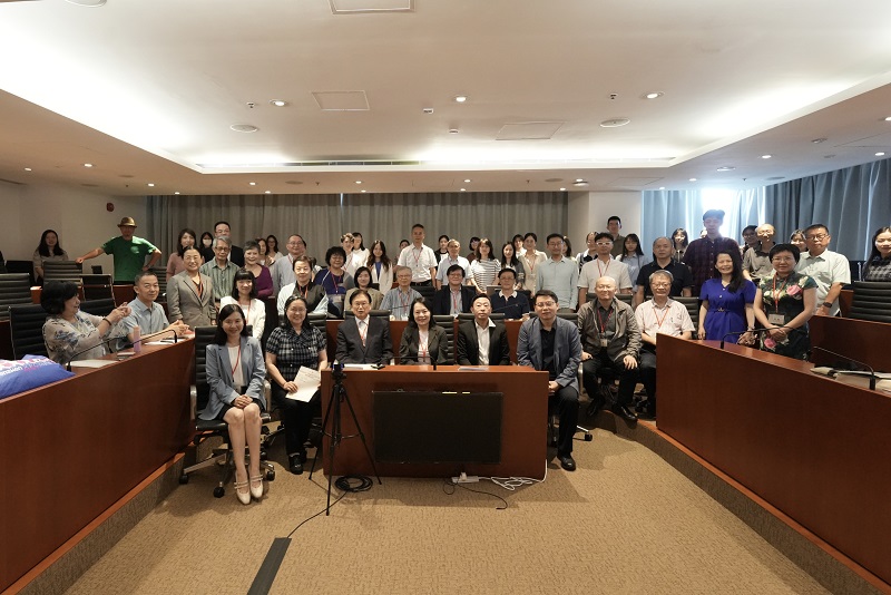 與會(huì)人員合影