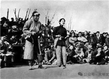 《放下你的鞭子》：“流動的抗戰(zhàn)火炬”　　1939年，為抗戰(zhàn)籌款的徐悲鴻，遇到了來此地演出的新中國劇團(tuán)。[詳細(xì)]