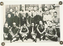 大經(jīng)中學(xué)往事　　在這文化蒙塵的至暗時刻，嚴(yán)獨鶴、周瘦鵑、陸澹安、朱大可等一眾文人合力辦了一所“大經(jīng)中學(xué)”……[詳細(xì)]