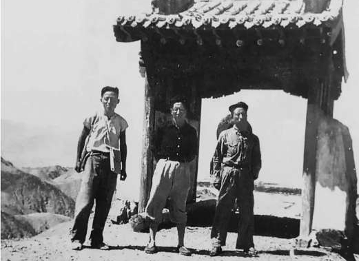 尋回敦煌——抗戰(zhàn)期間中國學(xué)人拍攝海外敦煌遺珍往事　　歷盡艱辛換來的照片，卻在日寇鐵蹄下命運跌宕……[詳細(xì)]