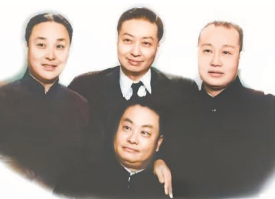 “四大名旦”的抗戰(zhàn)情懷　　抗戰(zhàn)時期，這四位京劇大師不與敵寇合作，不為敵人所利用，且以編演劇目借古喻今，展現(xiàn)了藝術(shù)家的高尚情操和民族氣節(jié)。[詳細(xì)]